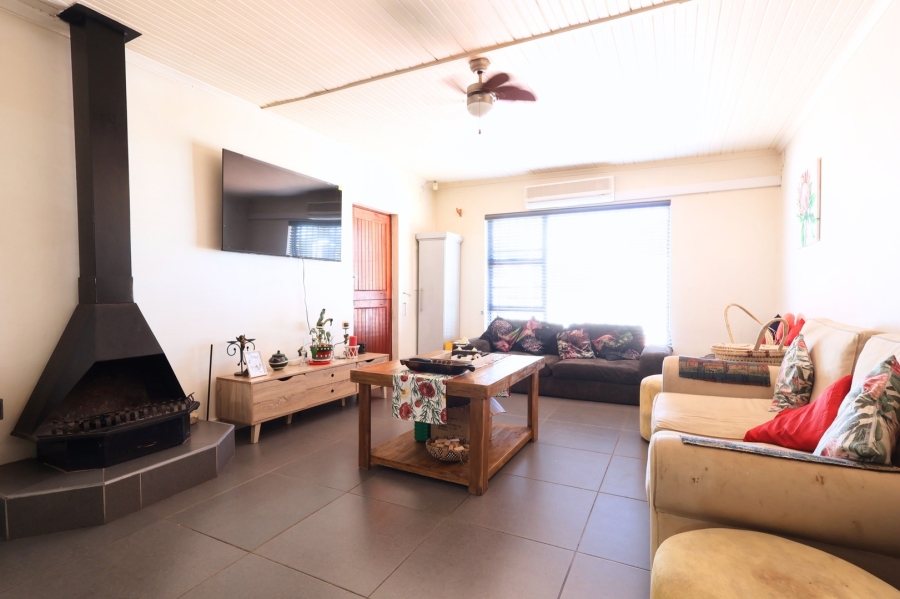 3 Bedroom Property for Sale in Uitsig Western Cape